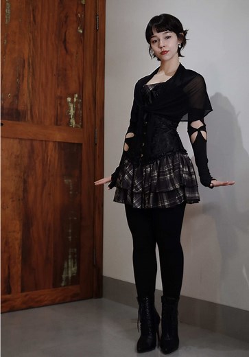 Stylish Dress Review by Julia Gava
