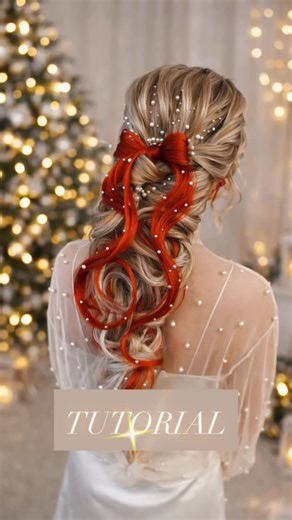 𝒦ℯ𝓁𝓁𝒾 𝒱𝒾𝒾𝓈ℯ𝓁 on Instagram: "Näyttävä kampaus helposti kuitujen avulla!🎄❤️ ✨Käytössä @kuituhiukset.fi -kuidut, helmi koristepinnit, pinnit ja kumilenksut. ✨Värivalikoimasta löytyy red, ash brown ja blonde. ❤️🎄Malli: @kerttucasmiira Tähän kampaukseen et tarvi muuta kuin luovuutta ja jos haluut extra pysyvyyttä, voit kiinnittää osiot myös kumilenksulla. Helmet ja rusetti on yks mun lempparijutuista jouluna 🎄❤️ Ootko sä enemmän kimaltava vai helmimäinen?🤩✨ #tutorial #hairstyle #kanekalo