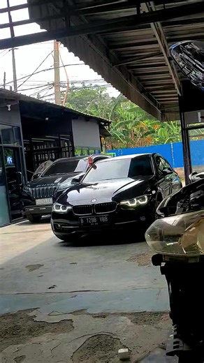 Cat & body repair plus repaint velg bmw F30 🇩🇪🥰♥️🥰🇩🇪 Bahan cat vernish full system USA Bahan cat Vernish premium quality salah satu brand terbaik dunia GARANSI KINCLONG & GARANSI TIDAK BELANG U gonna love it guys We serve u with ❤️😊🙏🏻 LOVE , KINDNESS & RESPECT TAK PERLU RAGU... **Mahal ?? ❌❌❌ **Team profesional..?? ✅ **Setiap lekuk & detail kembali spt semula..?? ✅ **Hasil memuaskan..??✅ **Bahan cat vernish kualitas premium import..?? ✅ **GARANSI KINCLONG & ANTI BELANG..?? ✅ Buat temen2