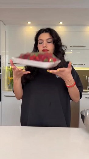 572K views · 6.9K reactions | did you clean strawberry properly? here what am always do #cooking #reel #easy #hack #strawberry #clean | Kitchen zeneppp | Facebook