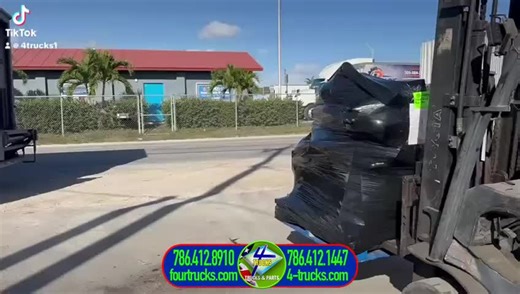 LOADING ANOTHER DIESEL ENGINE MACK E6-350 MECHANICAL FUEL PUMP WWW. 4-TRUCKS.COM WWW.FOURTRUCKS.COM (786)412-1447 (786)412-8910