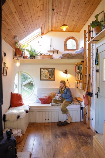 With no prior experience they crafted the most beautiful tiny home for themselves. ❤️ #tinyhouse #tinyhome #diy #home #livingbiginatinyhouse | Living Big In A Tiny House