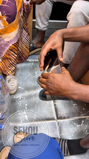 5.6K views · 39 reactions |  ANDROID ou APPLE ?  SAMSUNG - REDMI - PIXEL - IPHONE  Peu importe ton style, on a tout ce qu’il te faut pour rester connecté  ✅ Produits originaux, authentiques et garantis  Qualité  / Prix imbattables  Livraison rapide & service top Alors, tu choisis quoi ?  trechville marche tecno au feu du palais des sports  0704316898 | Sekou Store | Facebook