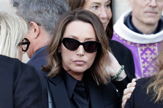 « Elle m'a donné tellement d'amour » : l'hommage émouvant de Laura Smet à Nathalie Baye, une « mère fabuleuse », à ses obsèques