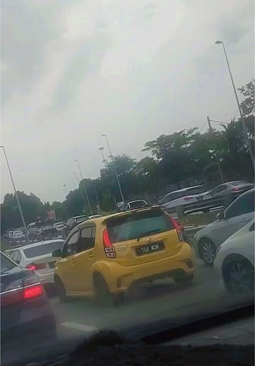 Diva AA: Memes, Hotel Jokes, and Samsung 8K TV Insights