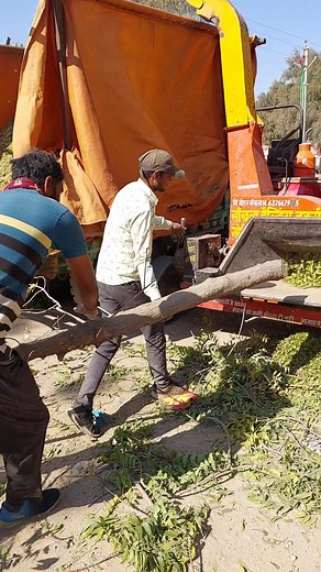 2.3M views · 10K reactions | Indian 5G Technology लकडी चाहे कितनी भी मोटी Tractor लोड लेगा मशीन नहीं | Agriculture farmer | Facebook