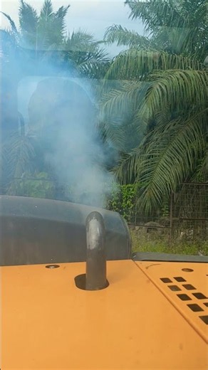 Analisys white smoke #excavator #hyundai #shorts