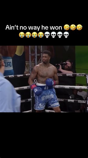 He definitely won that last round, but blue face clearly won the four other rounds lmaooo 😭😭😭😭 4-2 was the obvious score idk how yall claim to watch boxing 🤣🤣 #blueface #chibu #ddg #silky #rage