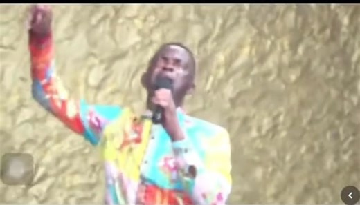 Le chanteur Denis Lessie dans la peau de Mike Kalambay | Les stars congolaises-DRC