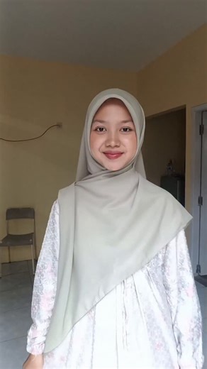 del on Instagram: "Lagi-lagi tutorial 👋 Kali ini style yang simpel, clean, tapi tetep anggun🤍 Semoga bermanfaat🎀"