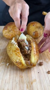 624K views · 2.8K reactions | Batata recheada com carne moída, um espetáculo! | Receitas da Vivi | Facebook