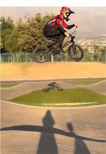 Primera y segunda 🔁#bmx #wattbike #viral_video #vibes #training #bike #fyp #jump #asmr