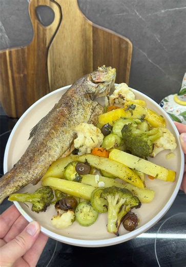 Tave peshku me perime 🤤 @Trofta Kovashica 🐟 ( salmon ) 😍 #semijella #teamsemiijella #gatimetradicionale #gatimeshqiptare #albania