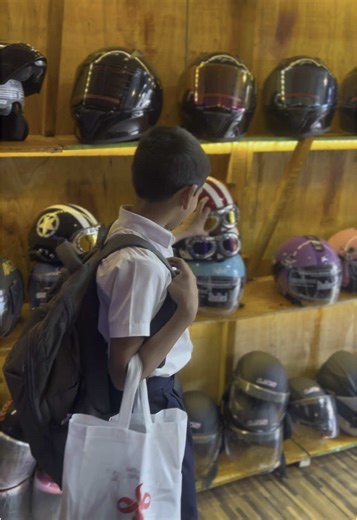 Happy opening customer — he reminded me of my childhood 🥹❤️ Pure smiles, real moments. This is why we do what we do. Thank you for supporting Pandex. 🙏 #Pandex #Grateful #HappyCustomer #ChildhoodMemories #BikeLife #Kandy #Katugastota #SmallBusinessSriLanka #Blessed #RealMoments