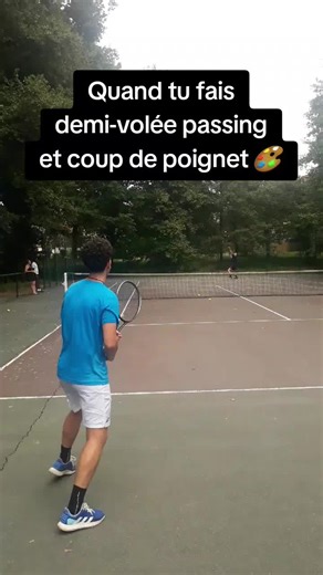 Demi-volée passing et coup de poignet : améliorer votre revers au tennis
