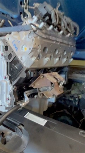 The LITTLE DETAILS LS Engine install#chevytrucks #engineswap #enginebuilding #gmcyukon #mechaniclife