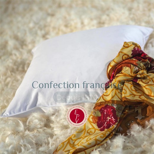 COMPLICE DES INSTANTS PRÉCIEUX AU LIT | Depuis 1870, nos couettes et oreillers accompagnent vos nuits et moments de partage : • Matières nobles • Savoir-faire authentique • Fabrication française d'excellence | Castex couettes naturelles