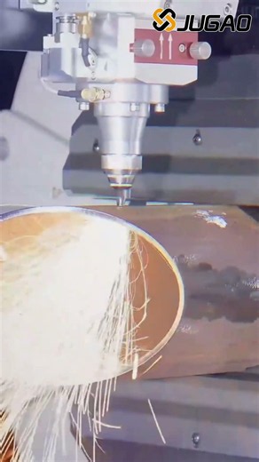 High-speed CNC fiber laser cutting machine, suitable for various metal pipes.