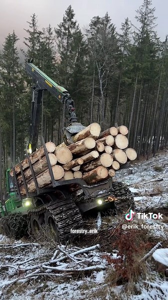 John Deere 1210G steep slope #johndeere #johndeereforestry #logging #machine #woodwork #forst #wood #wald #forstmaschinen #forestry #fyp