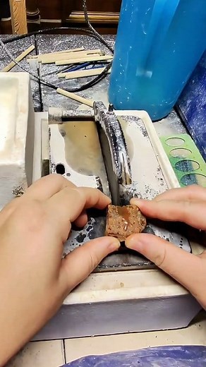 Cutting open a carnelian agate #rocktumbling #lapidary #rockcutting | Heather Evans