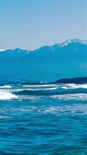 富山県の風景です、富山市の岩瀬古志町から立山連峰です、尚、合成写真では有りません2025年10月30日AM撮影