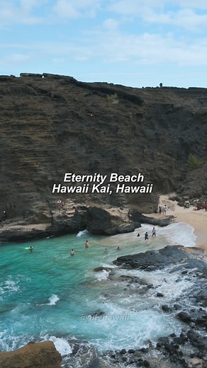 Halona Beach Cove. Also known as Eternity Beach. 🏖🌊 11.2025 #halonabeachcove #halonabeach #eternitybeach #halonacove #fbviral #viralreelsシ #beachlife #hawaiibeach #beachvibes #travelvibes #travel #oahu #hawaii #ハワイ #ハワイ旅行 #hawaiilife #followus #allyhawaii #ellievloghawaii | Ally Hawaii