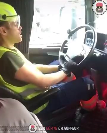968K views · 12K reactions | Wanneer ze je auto weer eens aan iemand anders meegegeven hebben | EEN ÉCHTE CHAUFFEUR | Facebook