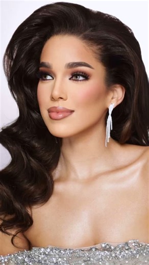 Seis Cosmetics® on Instagram: "Proud to see Miss Dominican Republic with our lip products. @melissaxnunez looks spectacular, and we wish her lots of success! Waterproof Gel Liner, Semi Matte Lipstick & Luxe Gloss! www.seiscosmetics.com Un orgullo ver a Miss República Dominicana con nuestro productos labial. @melissaxnunez se ve espectacular y le deseamos mucho éxito! En colaboración con maquillista @iamfrancisstar ! In collaboration with proMUA @iamfrancisstar ! #seiscosmetics #francisstar #miss