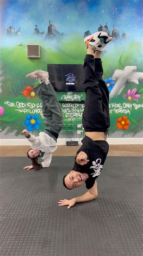 Double Elbow Freeze Tutorial 📚📚 #breakdance #tutorial #bboy #bgirl #dance #dancers #dancemoves