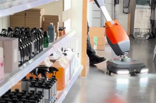 Susipažinkite su naujuoju TASKI ULTIMAXX 360 – moderniausiu šveicariškos kokybės ir technologijos įrenginiu, kuris keičia požiūrį į grindų priežiūrą. Nuo šluotos iki MAXX – grindų švaros revoliucija… | UAB MANJANA