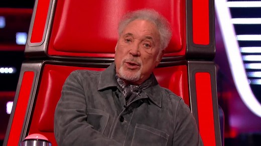 With These Hands... I will sing to you! 👐🎶 | Tom Jones