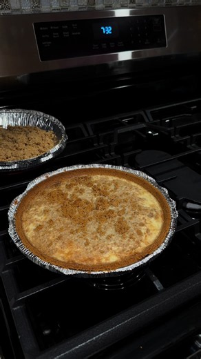 My mom makes the best cheesecake 🤤 bouta start baking fr 🤭 #cheesecake #mexicana