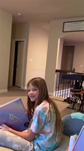 📖✨ Just spent the most heartwarming day ( during our ice freeze) with the fam, diving into these stunning @themaniscriptingjournal by my dear friend Samantha. 🌟 We’re putting pen to page, manifesting our boldest dreams and goals for 2026—because when you believe it, you create it. 💫 #SoGood to envision the future together. Let’s make 2026 our masterpiece! | Candice Michelle