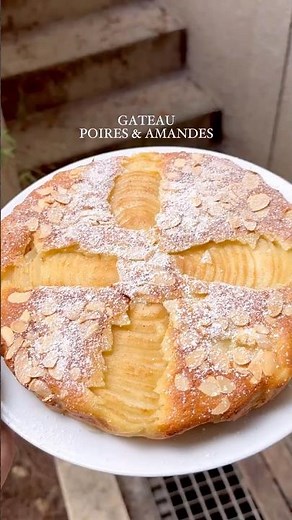Gâteau poires & amandes 😍 #gâteau #poire #amandes #noel