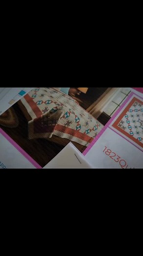 Todo preparado en los kits del proyecto 1823Quilt💜 patrones listos para coser imprimidos en papel peicing y tus telitas cortas💜 Pásate por mi web para conocer mejor mi trabajo. 💜 Detallesdeunaquilter.com . Acolchados de patchwork por encargo. Mercedes Ortiz WhatsApp 650298260 correo-mercedescervilla@hotmail.com 💜🌻#detallesdeunaquilter 💜🌻#patchwork 💜🌻#Quilt 💜🌻#quilter 💜🌻#longarm 💜🌻#handiquilter 💜🌻#quilters 💜🌻#LoveCrazy 💜🌻#quilling 💜🌻#longarmquilting | DetallesdeunaQuilter