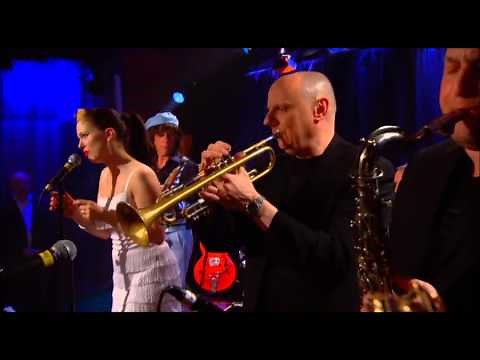 Jeff Beck & Imelda May. Walking In The Sand. Live.