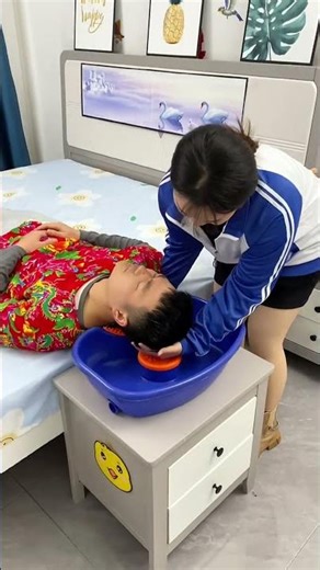 Bathing basin for the elderly