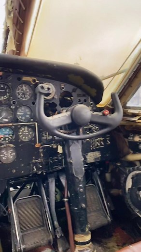 Что внутри кабины грузовика Ан-12?