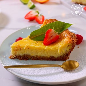 A rustic nonetheless elegant homemade baked cheesecake is the best. Recipe: https://www.tasteshow.com/product/cheese-cake_32072.html | Taste Life