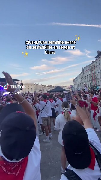 Fête de Bayonne 2025 : Préparez-vous en Rouge et Blanc