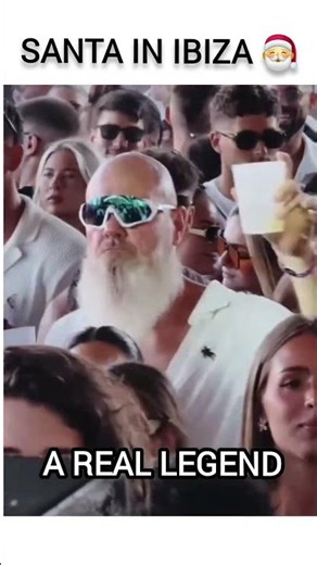 Santa in Ibiza 🎅 #djs #rave #dance #funny #shorts #edm #tiktok #viral #fyp #santa #housemusic #ibiza