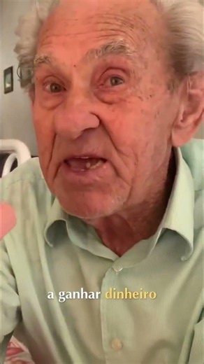 A grandfather shares his financial secrets with his grandchildren