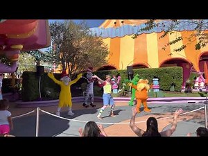 Dr. Seuss Dance Show! // Universal Studios Orlando