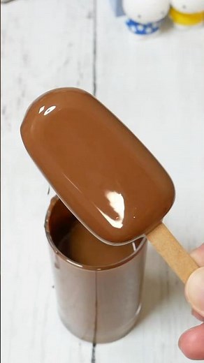 Easy in the microwave! Delicious marshmallow milk chocolate ice cream bars #recipe #easyrecipe #i...