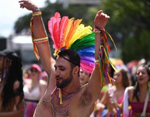 Carnaval BH: veja como foi o desfile do Bloco Juventude Bronzeada