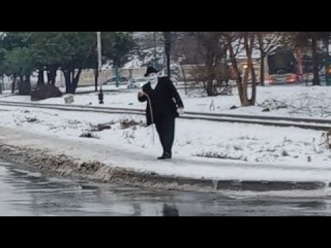 Aparitie bizara - fantoma lui Charlie Chaplin in plina iarna la Brasov 15.01.2026