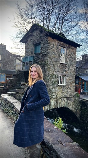 Jackie Todd on Instagram: "I wish I could have seen their faces 👀 The Bridge House in the Lake District was built sometime in the late 1600s/early 1700s and it’s believed to be built on a bridge to avoid land tax. The Braithwaite family originally built it to store apples from their orchard, but it has since served many functions, including: a weavers shop, a cobblers, a tea shop, a chair makers workshop and even a home for a family of 8. It’s now a National Trust site, and in the summertime th