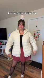 Check out all of the color options for this plus size packable puffer coat! It runs true to size and is nice and toasty for cold weather. #plussizecoat #plussizepufferjacket #packablepufferjacket #puffercoats #plussize | Lindsey Baker, Apron Belly Girlie