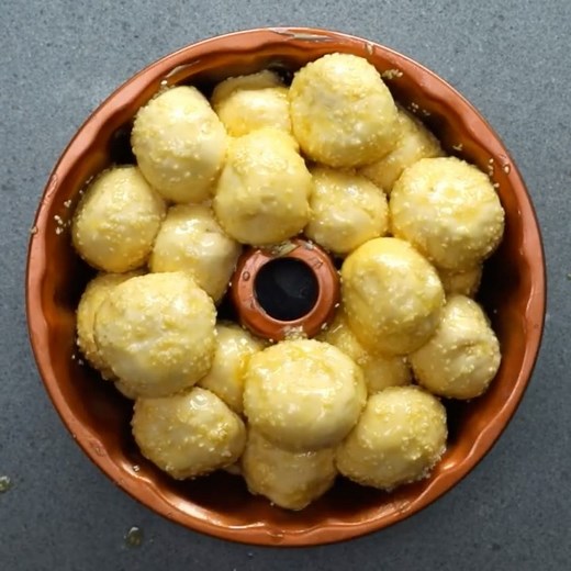 Twisted | This cheeseburger dough ball pull apart bake might look ridiculous but it’s actually DELICIOUS • #doughballs #cheeseburger #easybake... | Instagram