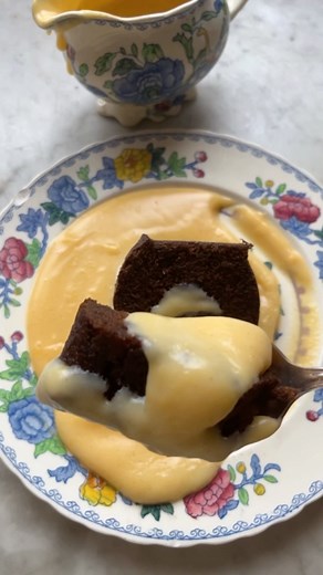 Georgia Levy - recipe writer on Instagram: "✨Gingerbread Cake✨ This Mary Berry classic is super easy and it’s just a great friend to just have around for when you need it.And like all great friendships, it actually gets better over time ✌️🎂. Highly recommend it with some thick custard. * 250g butter * 250g dark muscovado sugar * Half of a 225g tin black treacle * 375g plain flour * 5 tsp ground ginger * 2 tsp ground cinnamon * 1 tsp salt * 2 eggs, beaten * 3 pieces stem ginger, chopped * 300ml 